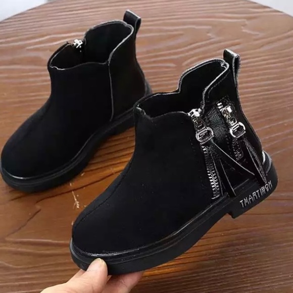 BRAND NEW! Girls boots size 1.5 - Picture 1 of 3